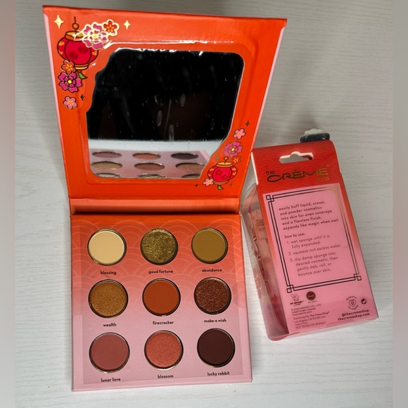 The Crème Shop Hello Kitty Palette & Blender - Picture 3 of 6